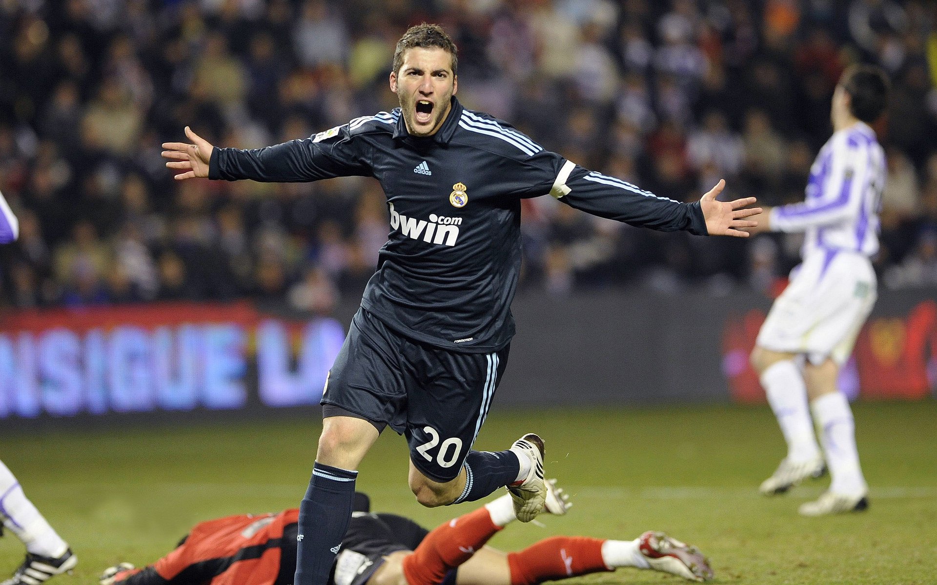 【战术实录】马克·塞尔比：从防守到反击的细节策略，马克·赛尔比