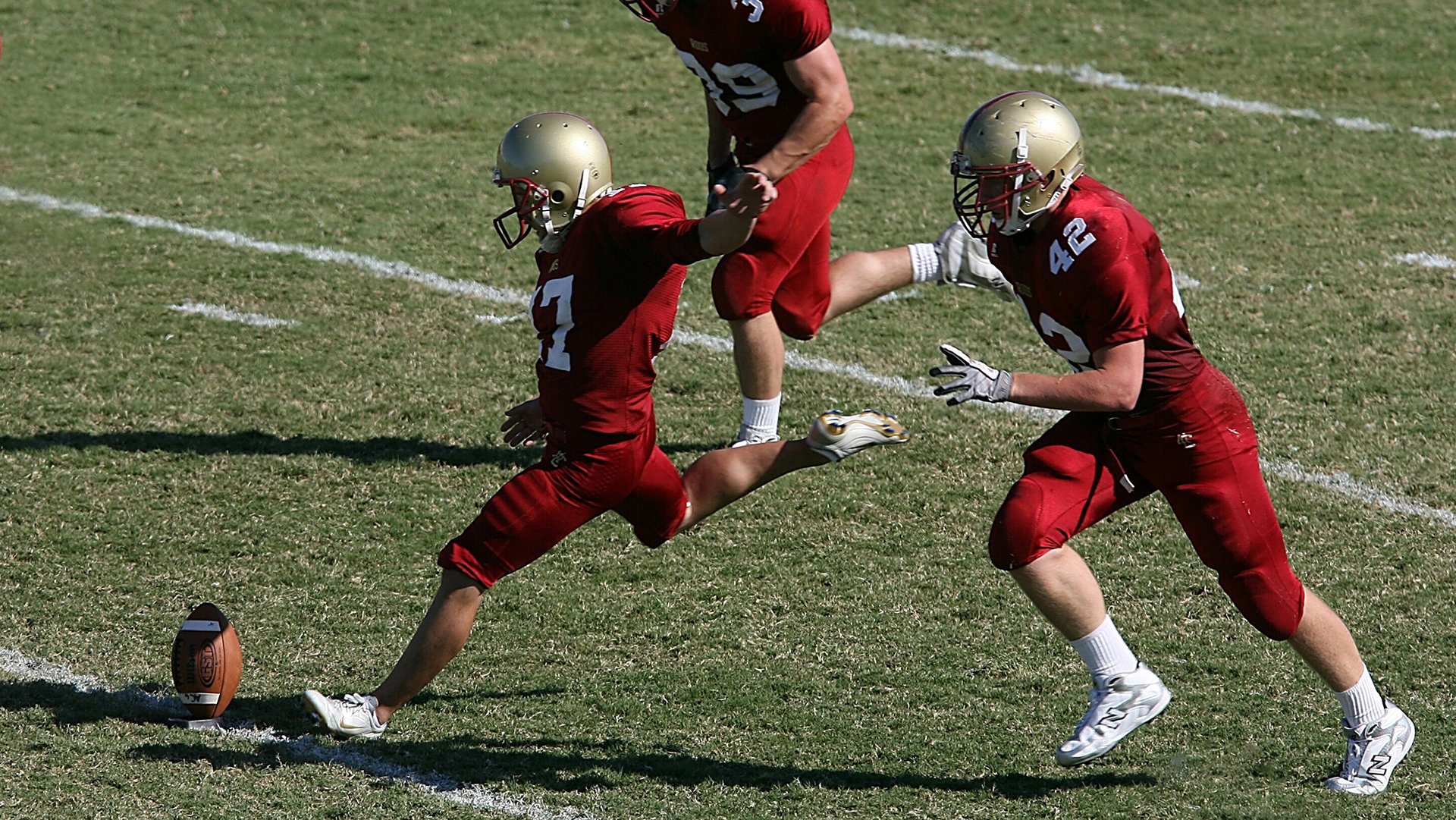 利物浦采用全面高压战术，连续三场零封，利物浦never walk alone